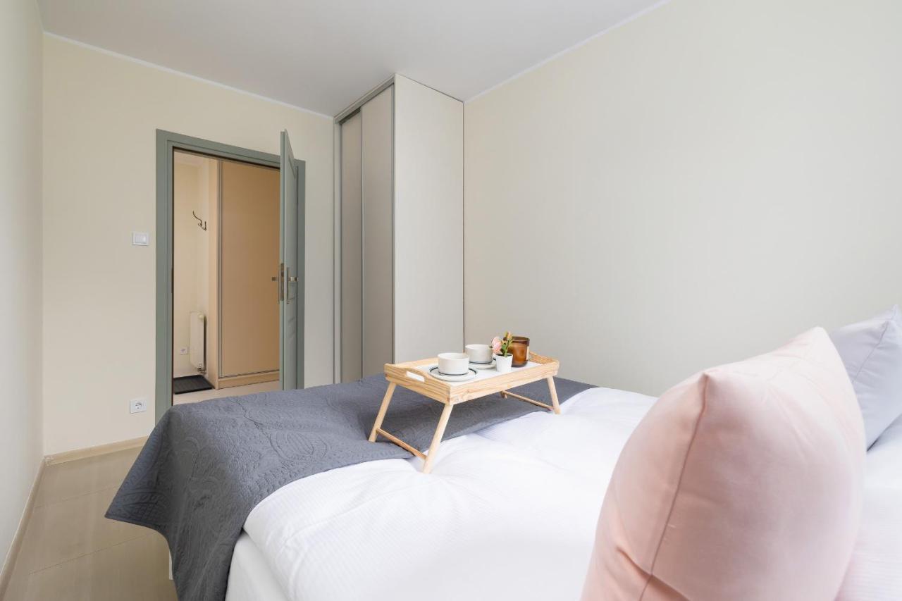 Apartment Mondrian Cracow - 2 Bedroom For Office By Renters Krakow
